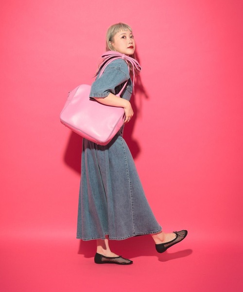 LOWRYS FARM(ローリーズファーム)の「【サトムラプロデュース】でかリボンボストンBAG 570778(ボストンバッグ・レディース・ブラック/ピンク・FREE)」の4枚目の写真