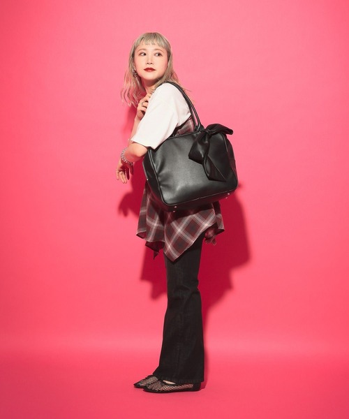 LOWRYS FARM(ローリーズファーム)の「【サトムラプロデュース】でかリボンボストンBAG 570778(ボストンバッグ・レディース・ブラック/ピンク・FREE)」の8枚目の写真