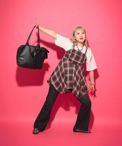 LOWRYS FARM(ローリーズファーム)の「【サトムラプロデュース】でかリボンボストンBAG 570778(ボストンバッグ・レディース・ブラック/ピンク・FREE)」の9枚目の写真