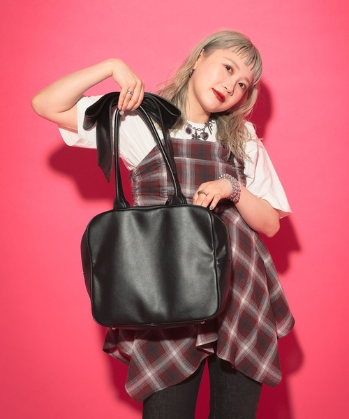 LOWRYS FARM(ローリーズファーム)の「【サトムラプロデュース】でかリボンボストンBAG 570778(ボストンバッグ・レディース・ブラック/ピンク・FREE)」の12枚目の写真