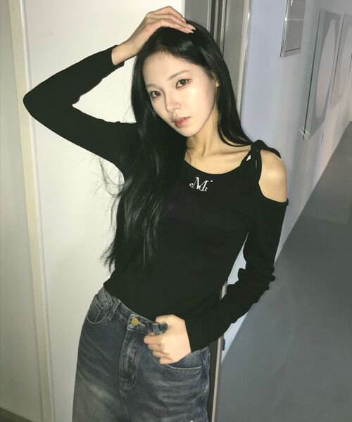 MUCENT(ムセント)の「ネキリボンオフショルダーティー (3カラー)(Tシャツ/カットソー・レディース・ホワイト/ブラック/グレー・FREE)」の14枚目の写真