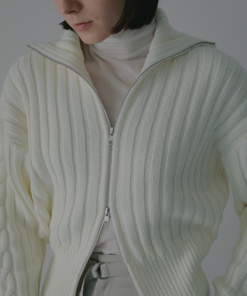 MANOF(マノフ)の「ZIP UP COTTON RIBKNIT(ニット/セーター・レディース・ホワイト/ブルー/チャコールグレー・F)」の2枚目の写真