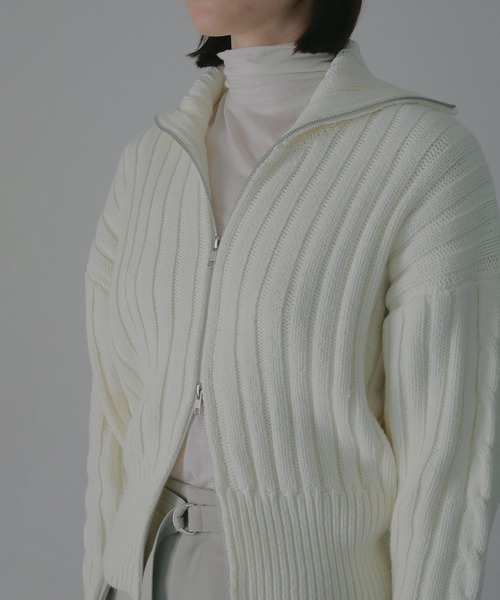 MANOF(マノフ)の「ZIP UP COTTON RIBKNIT(ニット/セーター・レディース・ホワイト/ブルー/チャコールグレー・F)」の10枚目の写真