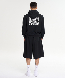 LAZYBEE（レイジービー）の「[SET] グラフィティルーズフィットフードトップス + ビッグロゴバミューダパンツジムウェアセット M ブラック（セットアップ）」