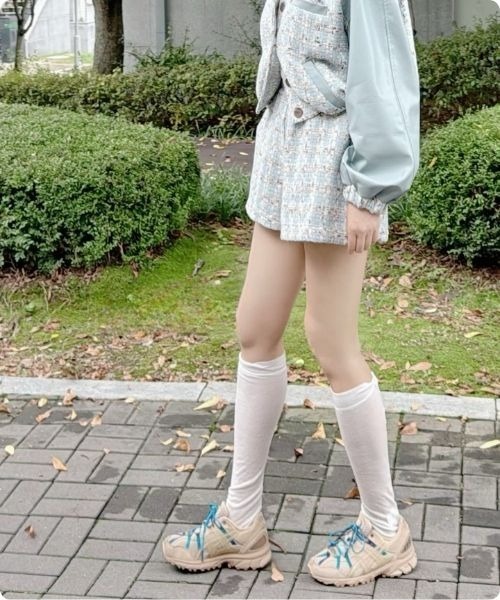 I.O.E(アイオイ)の「韓国流 ミックスツイードクロップドジャケット(ブルゾン・レディース・ブルー/アイボリー・FREE)」の17枚目の写真