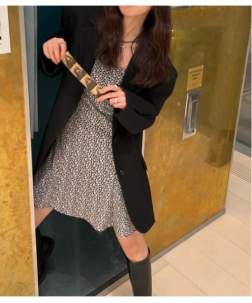 Vini(ヴィニ)の「花柄ミニキャミワンピース(ワンピース・レディース・ブラック・MEDIUM)」の8枚目の写真