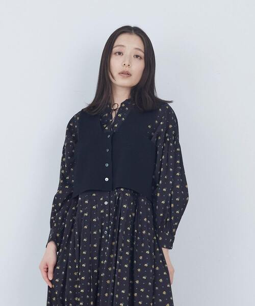 ADIEU TRISTESSE（アデュートリステス）の「【2way】COTTON SURFミラノリブビスチェ風ベスト（ベスト・レディース・グレイッシュベージュ/ブラック・FREE）」の2枚目の写真