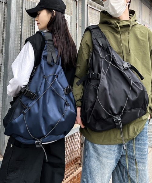 yuue' ( wear )(ユーイ)の「大容量ドローコードワンショルダーボディバッグ/リュック/バックパック/軽量撥水/A4サイズ対応/ユニセックス(バックパック/リュック・レディース・グレー/ブラック・FREE)」の19枚目の写真