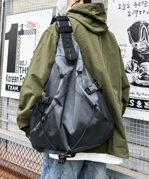 yuue' ( wear )(ユーイ)の「大容量ドローコードワンショルダーボディバッグ/リュック/バックパック/軽量撥水/A4サイズ対応/ユニセックス(バックパック/リュック・レディース・グレー/ブラック・FREE)」の14枚目の写真
