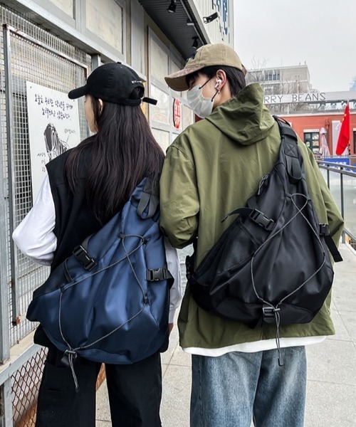 yuue' ( wear )(ユーイ)の「大容量ドローコードワンショルダーボディバッグ/リュック/バックパック/軽量撥水/A4サイズ対応/ユニセックス(バックパック/リュック・レディース・グレー/ブラック・FREE)」の21枚目の写真
