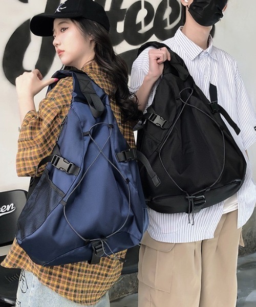 yuue' ( wear )(ユーイ)の「大容量ドローコードワンショルダーボディバッグ/リュック/バックパック/軽量撥水/A4サイズ対応/ユニセックス(バックパック/リュック・レディース・グレー/ブラック・FREE)」の12枚目の写真
