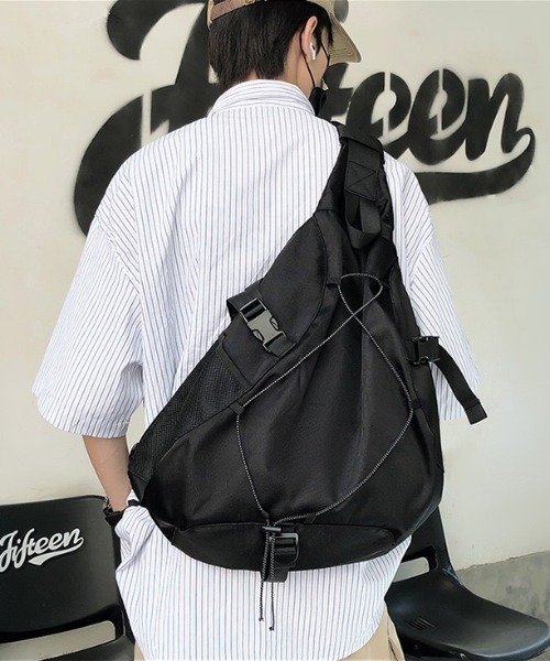yuue' ( wear )(ユーイ)の「大容量ドローコードワンショルダーボディバッグ/リュック/バックパック/軽量撥水/A4サイズ対応/ユニセックス(バックパック/リュック・レディース・グレー/ブラック・FREE)」の10枚目の写真