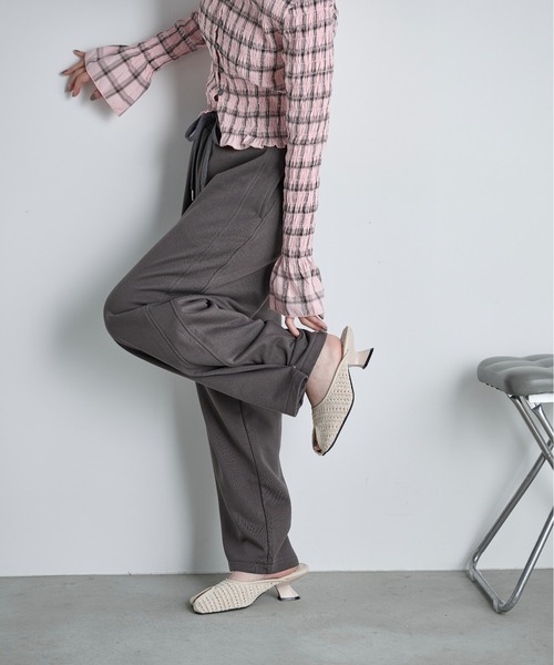 THE YOn（ザヨン）の「コットン裏毛サイドスナップイージーパンツ（スウェットパンツ・レディース・グレー/チャコールグレー/クリーム/ピンク・FREE）」の13枚目の写真