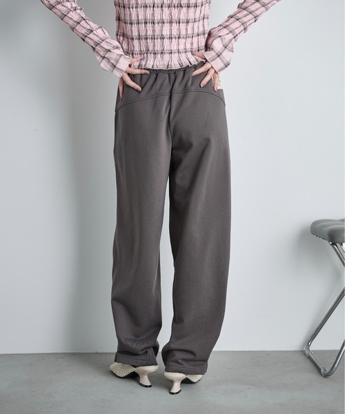 THE YOn（ザヨン）の「コットン裏毛サイドスナップイージーパンツ（スウェットパンツ・レディース・グレー/チャコールグレー/クリーム/ピンク・FREE）」の14枚目の写真