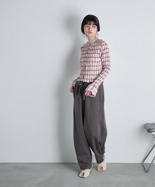 THE YOn（ザヨン）の「コットン裏毛サイドスナップイージーパンツ（スウェットパンツ・レディース・グレー/チャコールグレー/クリーム/ピンク・FREE）」の19枚目の写真