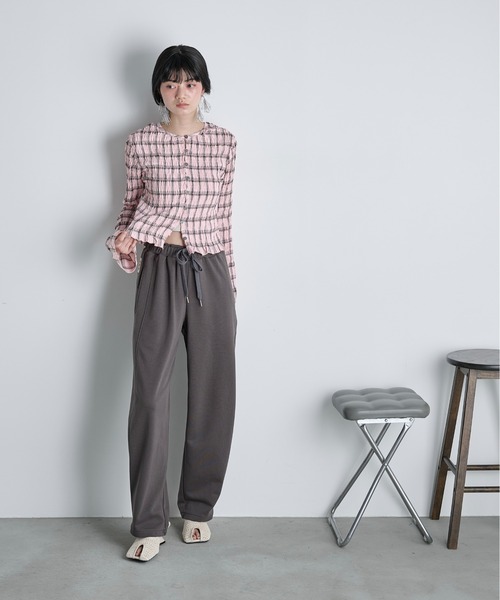 THE YOn（ザヨン）の「コットン裏毛サイドスナップイージーパンツ（スウェットパンツ・レディース・グレー/チャコールグレー/クリーム/ピンク・FREE）」の18枚目の写真