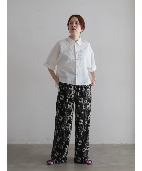 FIL DE FER(フィルデフェール)の「【予約】パターン塩縮 ドルマンシャツ(シャツ/ブラウス・レディース・サックスブルー/ホワイト・FREE)」の6枚目の写真