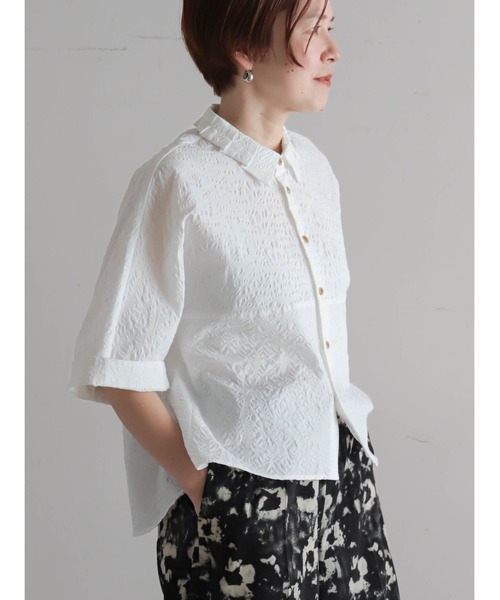 FIL DE FER(フィルデフェール)の「【予約】パターン塩縮 ドルマンシャツ(シャツ/ブラウス・レディース・サックスブルー/ホワイト・FREE)」の3枚目の写真