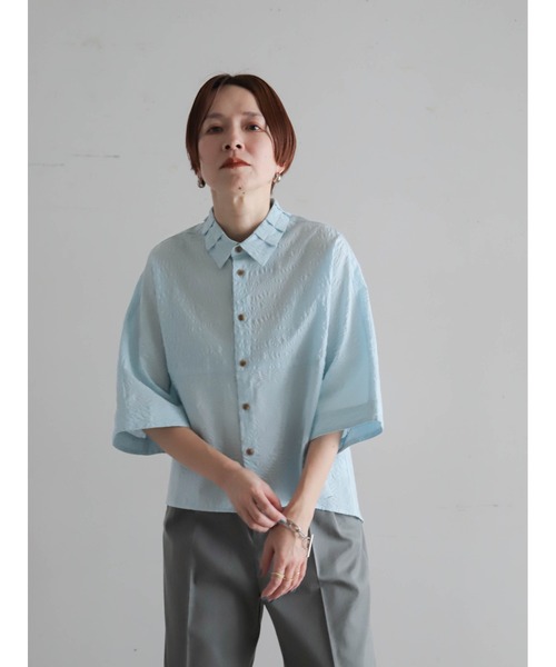 FIL DE FER(フィルデフェール)の「【予約】パターン塩縮 ドルマンシャツ(シャツ/ブラウス・レディース・サックスブルー/ホワイト・FREE)」の11枚目の写真