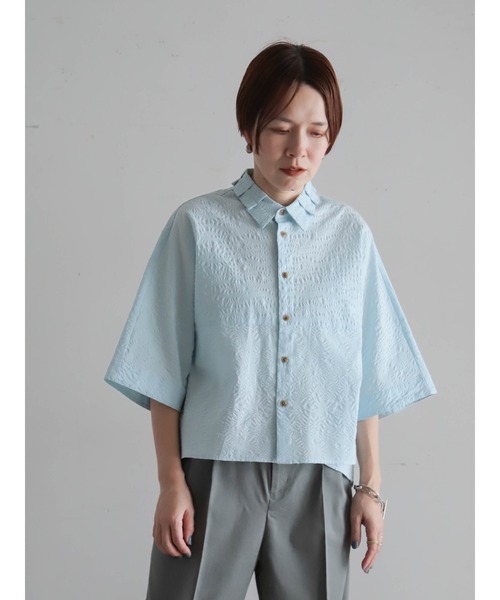 FIL DE FER(フィルデフェール)の「【予約】パターン塩縮 ドルマンシャツ(シャツ/ブラウス・レディース・サックスブルー/ホワイト・FREE)」の12枚目の写真