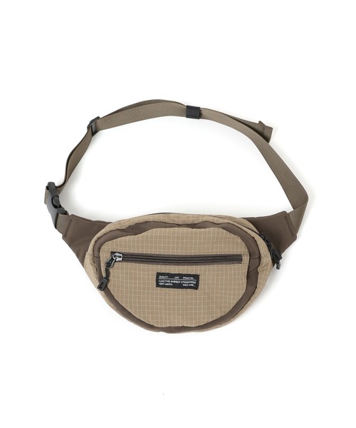 niko and...(ニコアンド)の「チェックミニボディバッグ(ボディバッグ/ウエストポーチ・メンズ・ベージュ/ブラック/ブルー・FREE)」の8枚目の写真