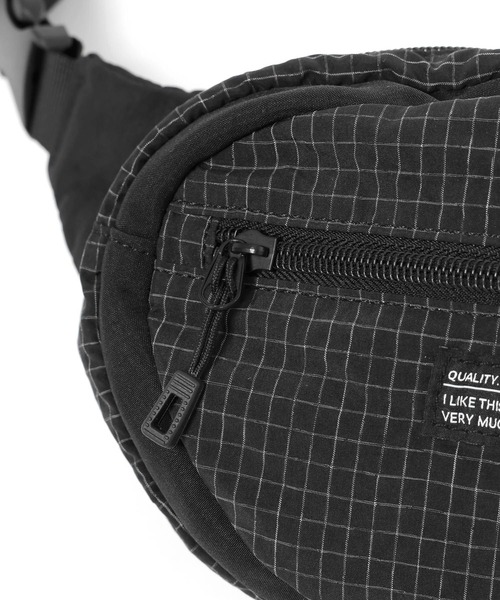 niko and...(ニコアンド)の「チェックミニボディバッグ(ボディバッグ/ウエストポーチ・メンズ・ベージュ/ブラック/ブルー・FREE)」の14枚目の写真