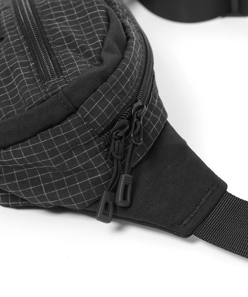 niko and...(ニコアンド)の「チェックミニボディバッグ(ボディバッグ/ウエストポーチ・メンズ・ベージュ/ブラック/ブルー・FREE)」の15枚目の写真