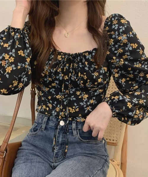 Flugge（フラッジー）の「スクエアネック花柄ブラウス（シャツ/ブラウス・レディース・ホワイト/ブラック・LARGE/MEDIUM）」の2枚目の写真