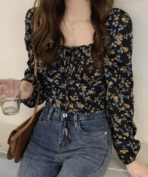 Flugge（フラッジー）の「スクエアネック花柄ブラウス（シャツ/ブラウス・レディース・ホワイト/ブラック・LARGE/MEDIUM）」の3枚目の写真