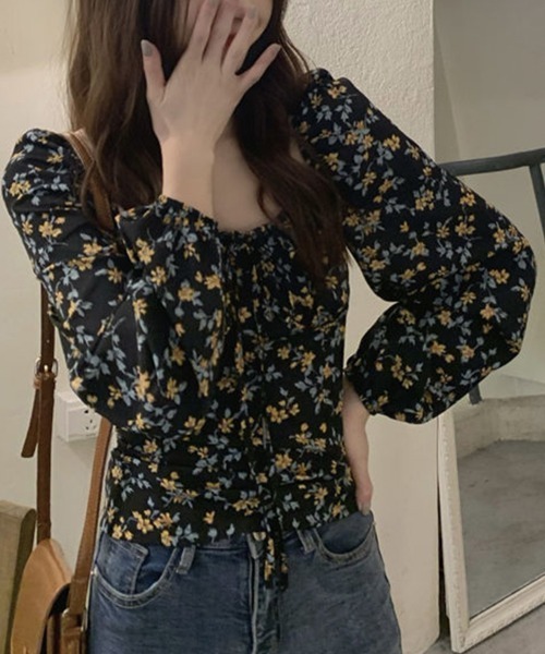 Flugge（フラッジー）の「スクエアネック花柄ブラウス（シャツ/ブラウス・レディース・ホワイト/ブラック・LARGE/MEDIUM）」の4枚目の写真