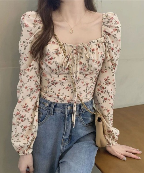 Flugge（フラッジー）の「スクエアネック花柄ブラウス（シャツ/ブラウス・レディース・ホワイト/ブラック・LARGE/MEDIUM）」の6枚目の写真