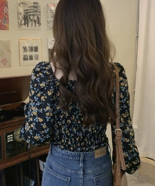 Flugge（フラッジー）の「スクエアネック花柄ブラウス（シャツ/ブラウス・レディース・ホワイト/ブラック・LARGE/MEDIUM）」の8枚目の写真