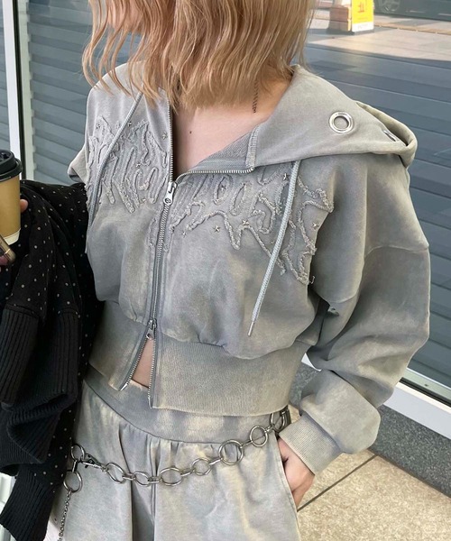 SPIRALGIRL（スパイラルガール）の「アイレットクラッシュロゴショートパーカー（パーカー・レディース・ピンク/ブラック/グレー・FREE）」の2枚目の写真