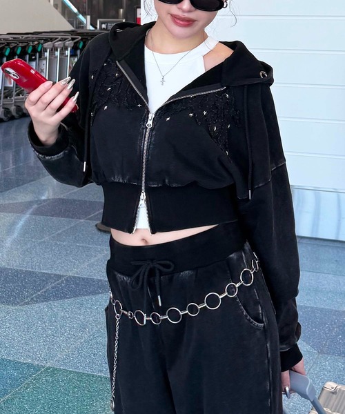 SPIRALGIRL（スパイラルガール）の「アイレットクラッシュロゴショートパーカー（パーカー・レディース・ピンク/ブラック/グレー・FREE）」の9枚目の写真