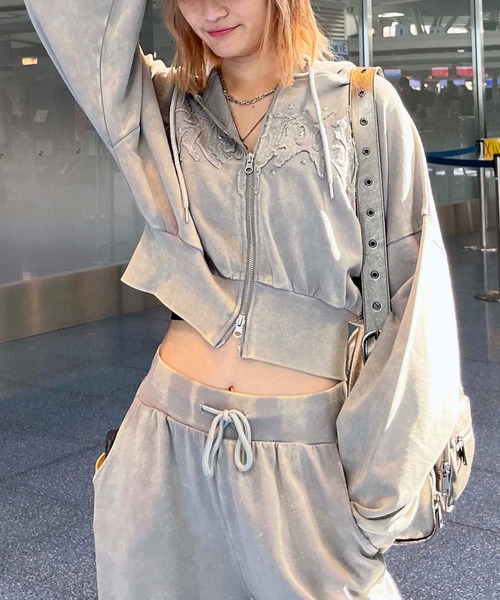 SPIRALGIRL（スパイラルガール）の「アイレットクラッシュロゴショートパーカー（パーカー・レディース・ピンク/ブラック/グレー・FREE）」の5枚目の写真