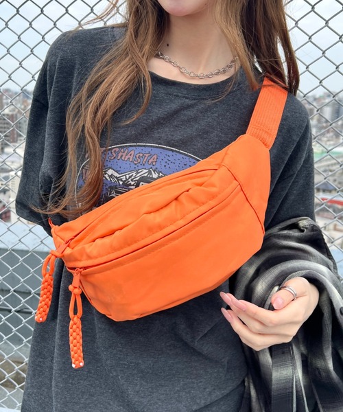 wears(ウェアーズ)の「軽量 ナイロンボディバッグ ウエストバッグ(ボディバッグ/ウエストポーチ・レディース・アイボリー/ピンク/オレンジ/ブラック・FREE)」の4枚目の写真
