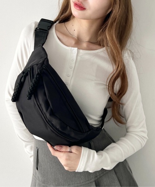 wears(ウェアーズ)の「軽量 ナイロンボディバッグ ウエストバッグ(ボディバッグ/ウエストポーチ・レディース・アイボリー/ピンク/オレンジ/ブラック・FREE)」の2枚目の写真