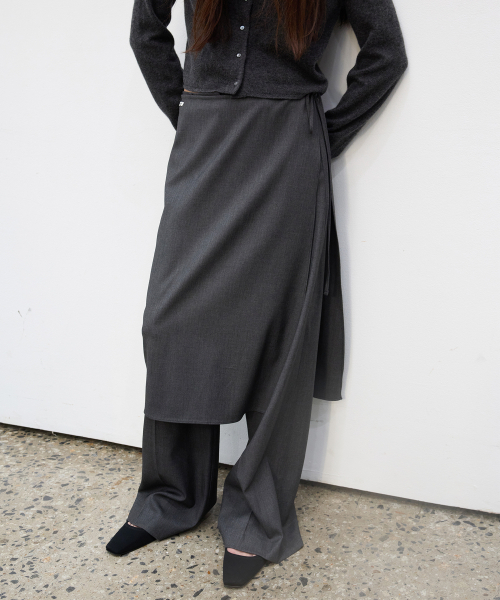 LEVAR（レバー）の「Whenever Layered Skirt - Charcoal（スカート・レディース・その他・F）」の4枚目の写真
