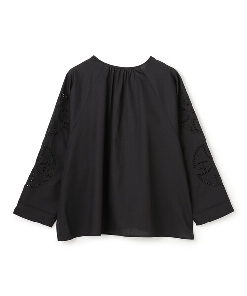 UNFILO(アンフィーロ)の「エンブロイダリー ブラウス(シャツ/ブラウス・レディース・ホワイト系/ブラック系・SMALL/MEDIUM)」の7枚目の写真