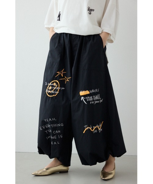 RODEO CROWNS WIDE BOWL(ロデオクラウンズワイドボウル)の「ラクガキパラシュートパンツ(その他パンツ・レディース・アイボリー/ブラック/カーキ・FREE)」の1枚目の写真