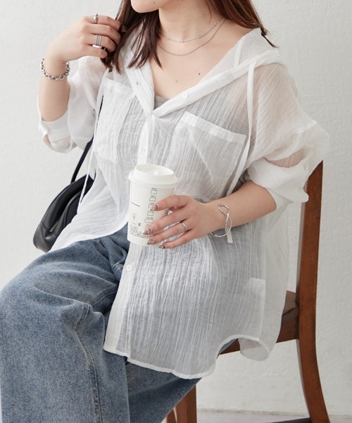 Remind me and forever（リマインドミーアンドフォーエバー）の「新色追加【春夏レイヤーコーデのマストアイテム】フードシアーBIGシャツ（シャツ/ブラウス・レディース・イエロー/サックスブルー/オフホワイト/ブラック/ピンク・FREE）」の19枚目の写真