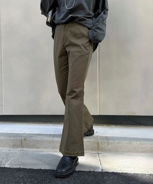 fredy emue(フレディエミュ)の「ストレッチフレアパンツ(その他パンツ・レディース・カーキ/ブラック・36/38)」の1枚目の写真