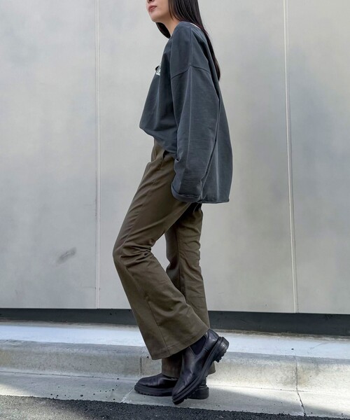 fredy emue(フレディエミュ)の「ストレッチフレアパンツ(その他パンツ・レディース・カーキ/ブラック・36/38)」の8枚目の写真