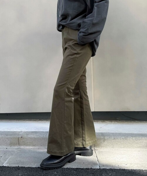 fredy emue(フレディエミュ)の「ストレッチフレアパンツ(その他パンツ・レディース・カーキ/ブラック・36/38)」の12枚目の写真