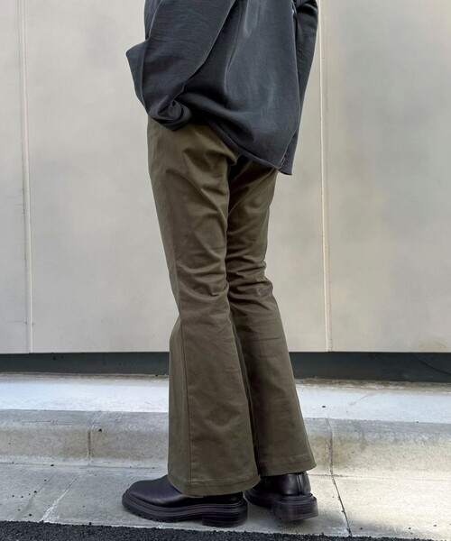 fredy emue(フレディエミュ)の「ストレッチフレアパンツ(その他パンツ・レディース・カーキ/ブラック・36/38)」の14枚目の写真