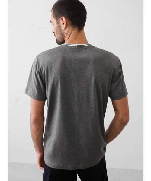 BANANA REPUBLIC FACTORY STORE(バナナリパブリック ファクトリーストア)の「BANANA REPUBLIC FACTORY STORE Luxe Touch クルーネックTシャツ(Tシャツ/カットソー・メンズ・ネイビー/グレー・M/XL/L/S)」の4枚目の写真