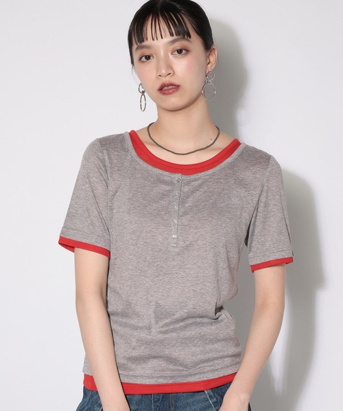 PAGEBOY（ページボーイ）の「【1枚でレイヤードが叶う・新色追加】フェイクレイヤードヘンリートップス/半袖Tシャツ（Tシャツ/カットソー・レディース・イエロー/ブラック/ブルー/グレー/ブラウン/ライトグレー・FREE）」の10枚目の写真