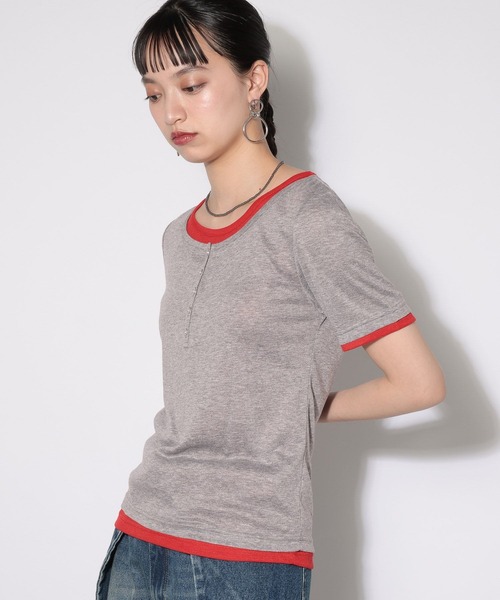 PAGEBOY（ページボーイ）の「【1枚でレイヤードが叶う・新色追加】フェイクレイヤードヘンリートップス/半袖Tシャツ（Tシャツ/カットソー・レディース・イエロー/ブラック/ブルー/グレー/ブラウン/ライトグレー・FREE）」の11枚目の写真