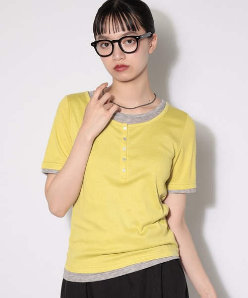 PAGEBOY（ページボーイ）の「【1枚でレイヤードが叶う・新色追加】フェイクレイヤードヘンリートップス/半袖Tシャツ（Tシャツ/カットソー・レディース・イエロー/ブラック/ブルー/グレー/ブラウン/ライトグレー・FREE）」の16枚目の写真