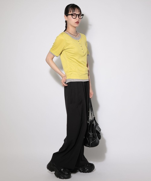PAGEBOY（ページボーイ）の「【1枚でレイヤードが叶う・新色追加】フェイクレイヤードヘンリートップス/半袖Tシャツ（Tシャツ/カットソー・レディース・イエロー/ブラック/ブルー/グレー/ブラウン/ライトグレー・FREE）」の14枚目の写真